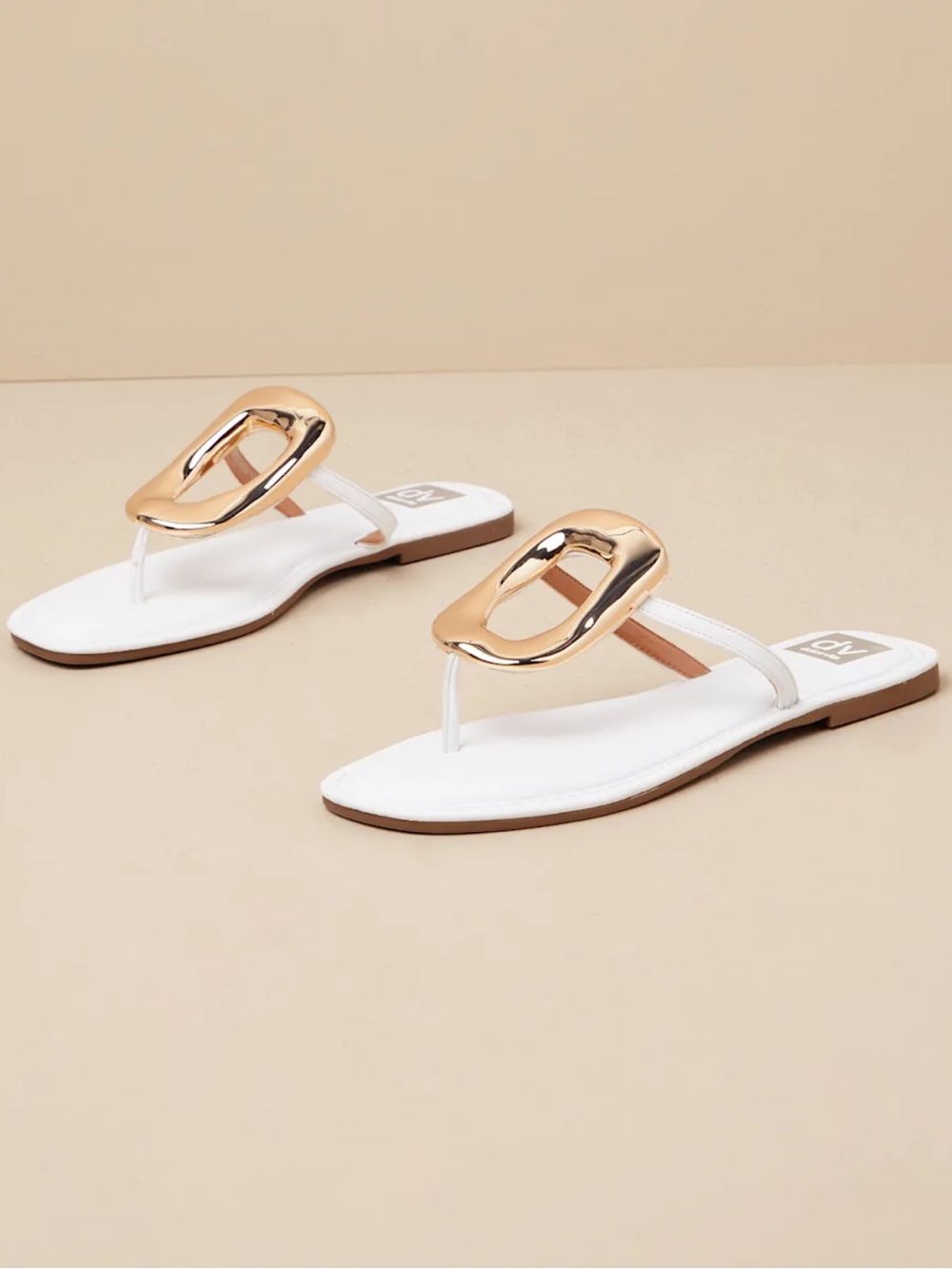 NIB~NWT DV by Dolce Vita JAMESON White Thong Sandals with Gold Medallion Accent - Picture 4 of 10